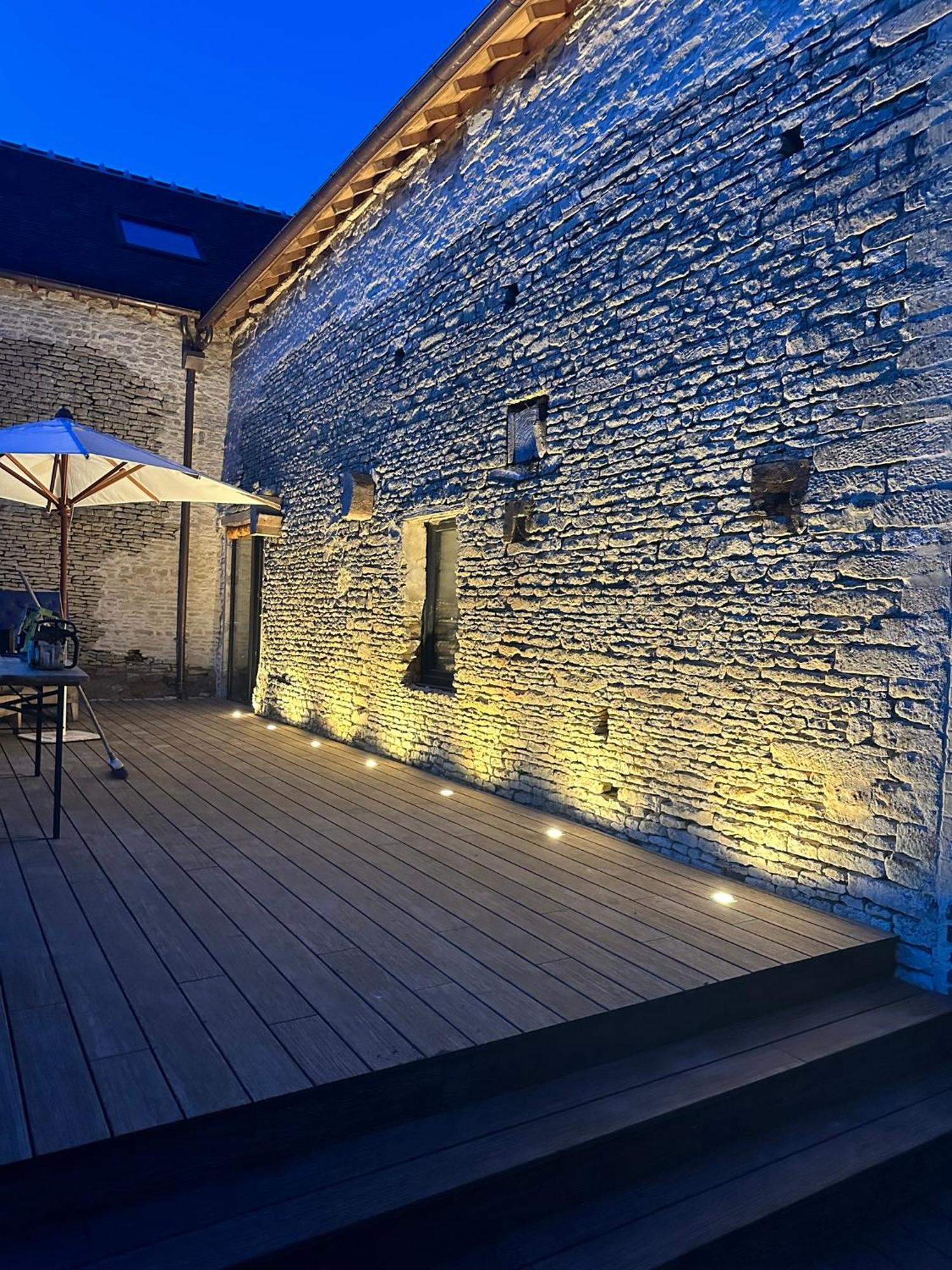 Gite Confortable Au Milieu Des Pres - La Ferme De Montigny Neauphe-Sur-Dive エクステリア 写真